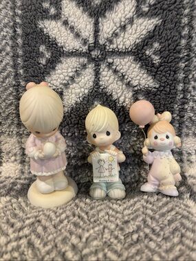 Precious Moments Figurine Trio in Pink vintage
